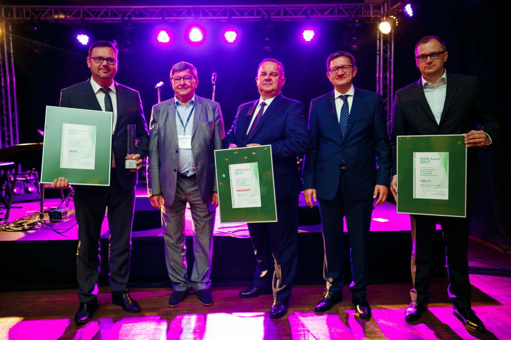 Laureaci DEKRA Award 2017. Od lewej: Adam Holewa - Dyrektor zarządzający ds. technicznych SITECH Sp. z o.o., Roman Kantorski - Prezes Polskiej Izby Motoryzacji, Robert Gałązka - Prezes Zarządu, Dyrektor Zarządzający NEXTEER Automotive Poland, Roman Zadrożny – Prezes Zarządu, Dyrektor Zarządzający Grupy DEKRA w Polsce, Paweł Włodarski - Dyrektor, Plant Manager Poland Smelting Technologies „POLST” Sp. z o.o.